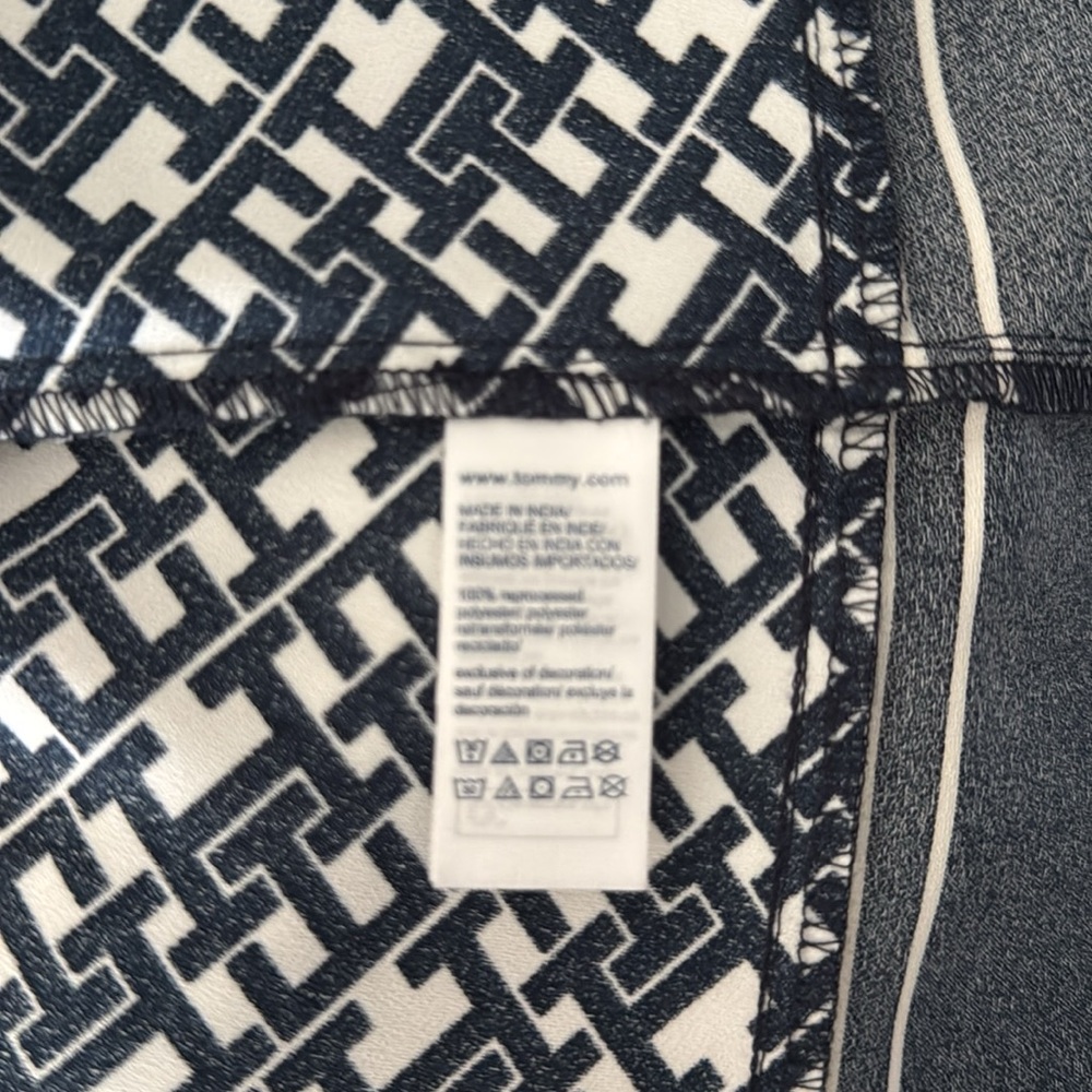 NWT Tommy Hilfiger Luxe Blouse and Pant Set - Picture 9 of 9